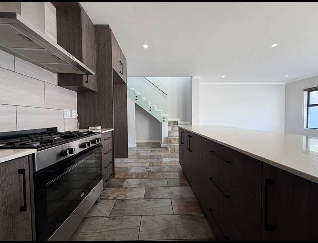 3 BEDROOM HOUSE FOR SALE IN SANDOWN
